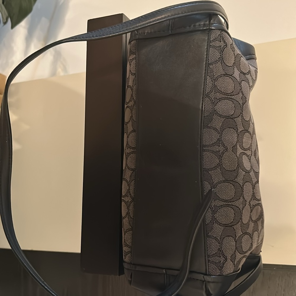 Black coach bag with logo - Picture 7 of 7